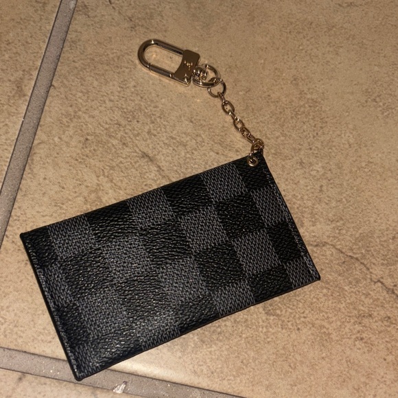 Checkered Black and Gray Key Holder - Picture 3 of 3